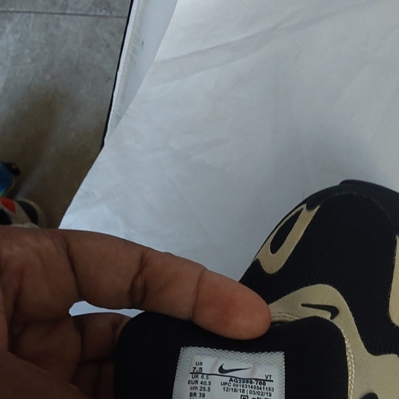 NIKE MEN'S AIR MAX 200 TEAM GOLD SIZE 7.5 - Picture 6 of 8